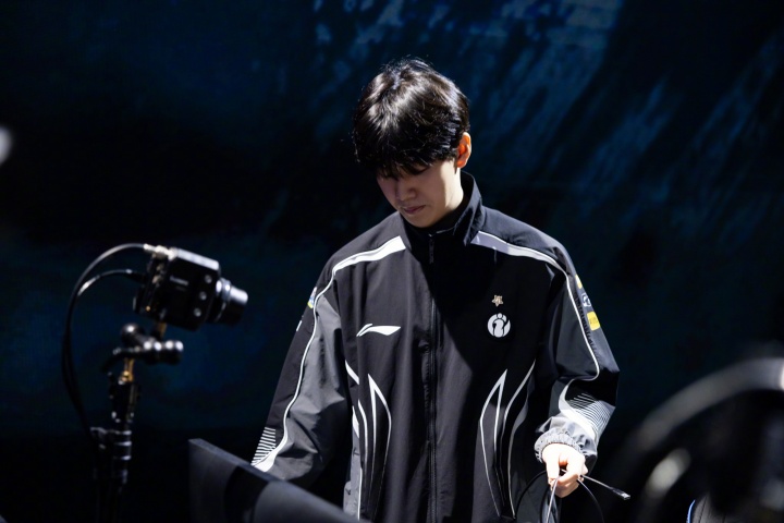 iG长文总结S15：不是每一次登攀都能抵达顶峰，2025我们不说再见！